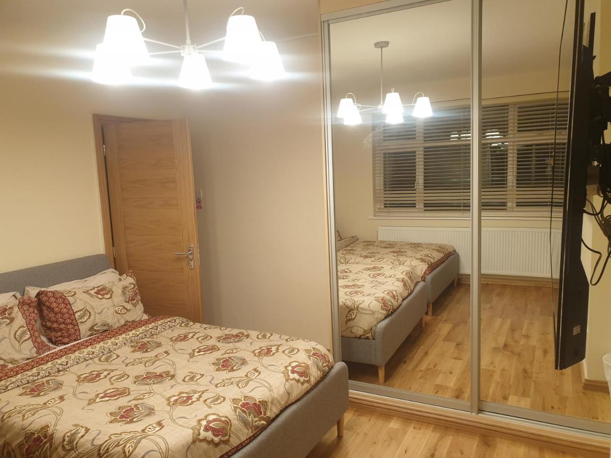 London Luxury 3 Bedroom Flat 1Min Walk From Underground, With Free Parking Sleeps X10 Eksteriør billede